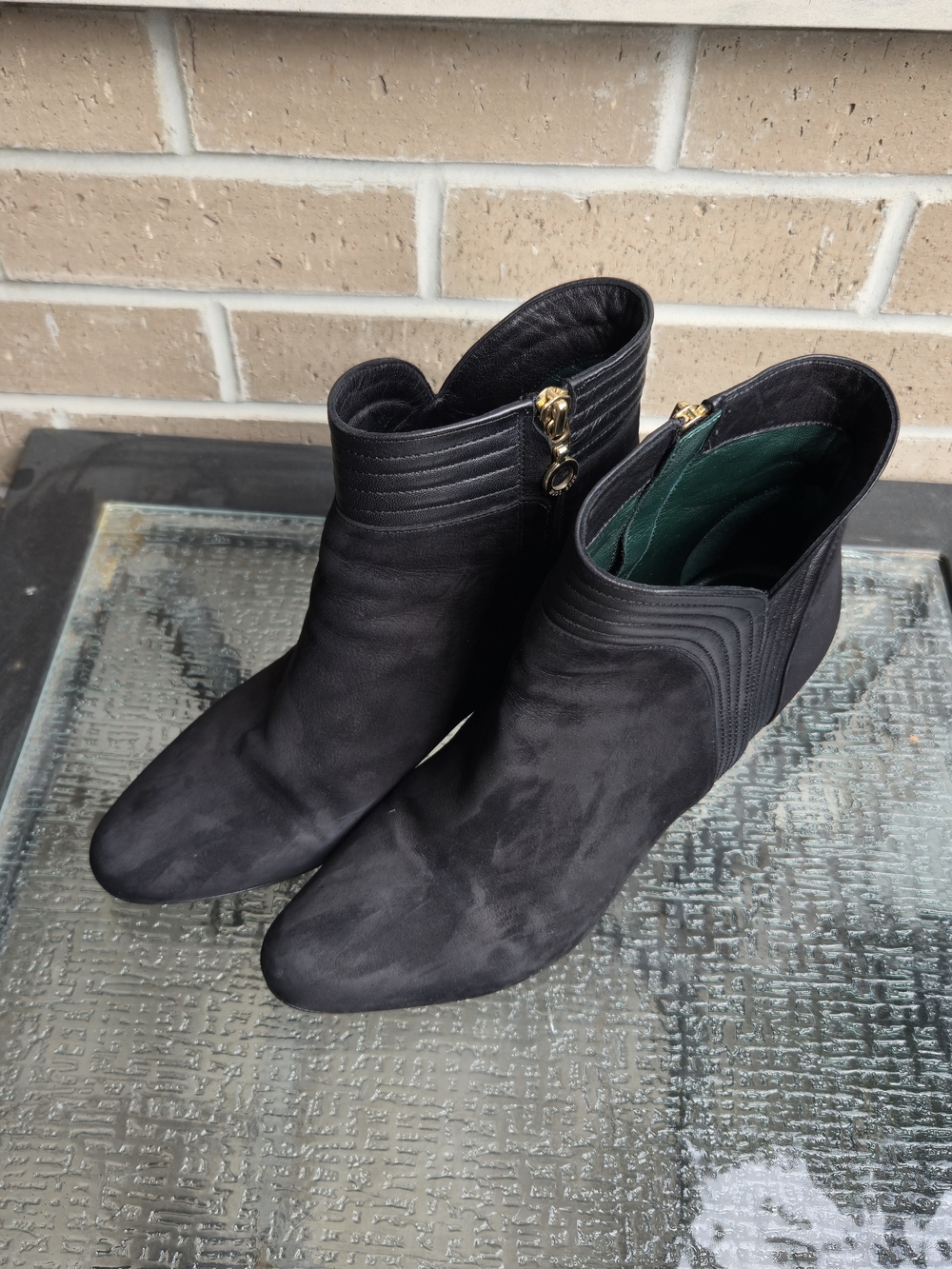 Hugo Boss Black Leather Suede Ankle Booties with Gold Zip Made In Italy Dize 38